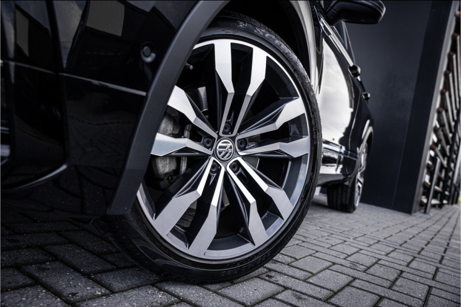 Volkswagen Tiguan 2.0 TSI 4Motion Highline Business - R Line | Panorama | Elek. Trekhaak | ACC | Stoelverwarming