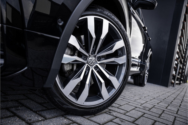 Volkswagen Tiguan 2.0 TSI 4Motion Highline Business - R Line | Panorama | Elek. Trekhaak | ACC | Stoelverwarming