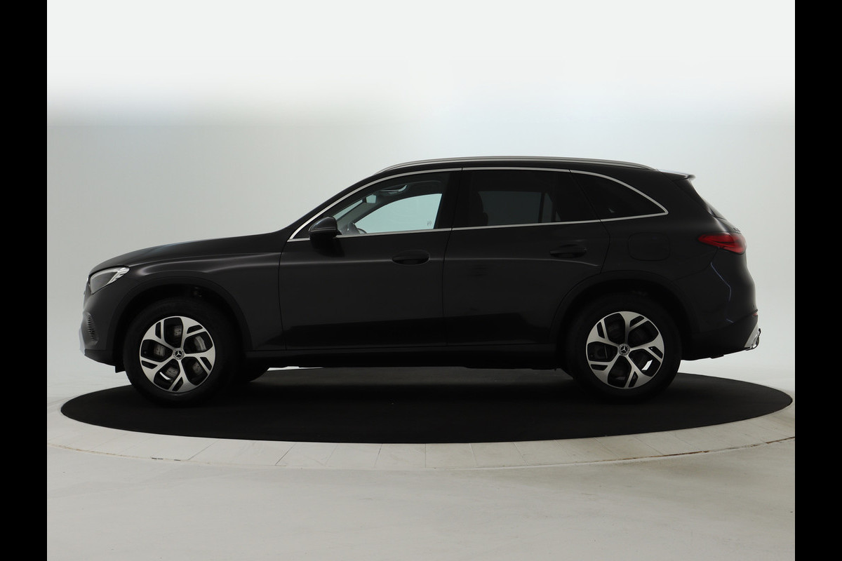 Mercedes-Benz GLC 300e 4MATIC Luxury Line Avantgarde Advanced Plus | Trekhaak | Rijassistentiepakket plus | Stuur en Stoelverwarming. Inclusief 24 maanden MB Certified garantie voor Europa.