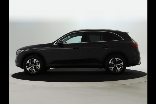Mercedes-Benz GLC 300e 4MATIC Luxury Line Avantgarde Advanced Plus | Trekhaak | Rijassistentiepakket plus | Stuur en Stoelverwarming. Inclusief 24 maanden MB Certified garantie voor Europa. Mercedes-Benz GLC 300e 4MATIC Luxury Line Avantgarde Advanced Plus | Trekhaak | Rijassistentiepakket plus | Stuur en Stoelverwarming. Inclusief 24 maanden MB Certified garantie voor Europa.