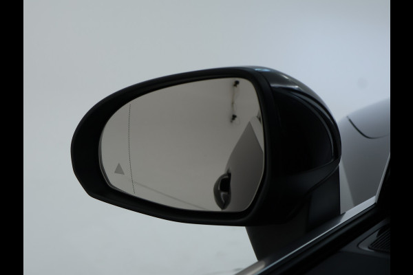 Mercedes-Benz GLC 300e 4MATIC Luxury Line Avantgarde Advanced Plus | Trekhaak | Rijassistentiepakket plus | Stuur en Stoelverwarming. Inclusief 24 maanden MB Certified garantie voor Europa. Mercedes-Benz GLC 300e 4MATIC Luxury Line Avantgarde Advanced Plus | Trekhaak | Rijassistentiepakket plus | Stuur en Stoelverwarming. Inclusief 24 maanden MB Certified garantie voor Europa.