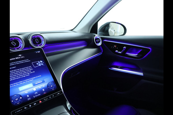 Mercedes-Benz GLC 300e 4MATIC Luxury Line Avantgarde Advanced Plus | Trekhaak | Rijassistentiepakket plus | Stuur en Stoelverwarming. Inclusief 24 maanden MB Certified garantie voor Europa. Mercedes-Benz GLC 300e 4MATIC Luxury Line Avantgarde Advanced Plus | Trekhaak | Rijassistentiepakket plus | Stuur en Stoelverwarming. Inclusief 24 maanden MB Certified garantie voor Europa.