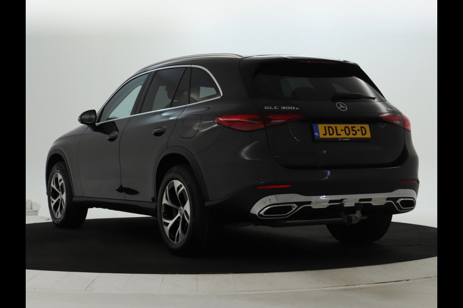 Mercedes-Benz GLC 300e 4MATIC Luxury Line Avantgarde Advanced Plus | Trekhaak | Rijassistentiepakket plus | Stuur en Stoelverwarming. Inclusief 24 maanden MB Certified garantie voor Europa. Mercedes-Benz GLC 300e 4MATIC Luxury Line Avantgarde Advanced Plus | Trekhaak | Rijassistentiepakket plus | Stuur en Stoelverwarming. Inclusief 24 maanden MB Certified garantie voor Europa.