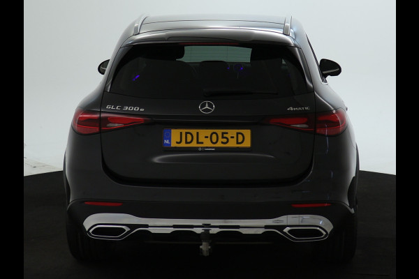 Mercedes-Benz GLC 300e 4MATIC Luxury Line Avantgarde Advanced Plus | Trekhaak | Rijassistentiepakket plus | Stuur en Stoelverwarming. Inclusief 24 maanden MB Certified garantie voor Europa. Mercedes-Benz GLC 300e 4MATIC Luxury Line Avantgarde Advanced Plus | Trekhaak | Rijassistentiepakket plus | Stuur en Stoelverwarming. Inclusief 24 maanden MB Certified garantie voor Europa.