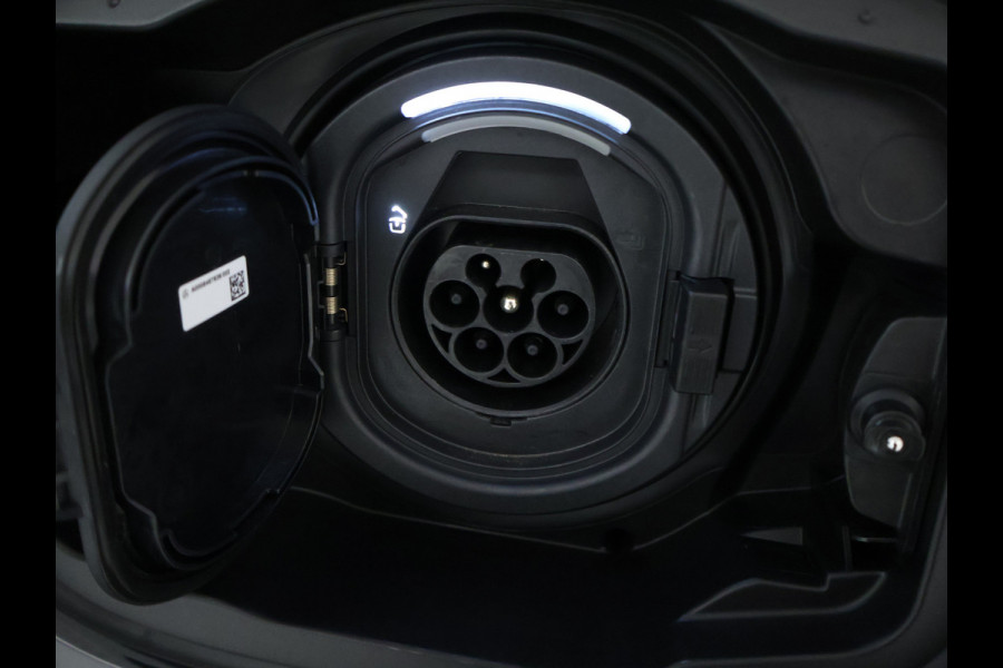 Mercedes-Benz GLC 300e 4MATIC Luxury Line Avantgarde Advanced Plus | Trekhaak | Rijassistentiepakket plus | Stuur en Stoelverwarming. Inclusief 24 maanden MB Certified garantie voor Europa. Mercedes-Benz GLC 300e 4MATIC Luxury Line Avantgarde Advanced Plus | Trekhaak | Rijassistentiepakket plus | Stuur en Stoelverwarming. Inclusief 24 maanden MB Certified garantie voor Europa.