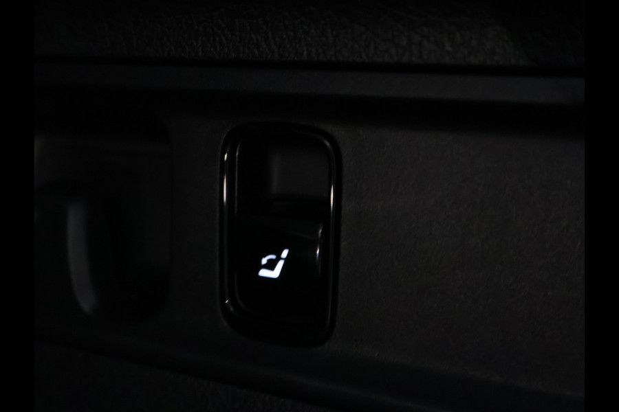 Mercedes-Benz GLC 300e 4MATIC Luxury Line Avantgarde Advanced Plus | Trekhaak | Rijassistentiepakket plus | Stuur en Stoelverwarming. Inclusief 24 maanden MB Certified garantie voor Europa. Mercedes-Benz GLC 300e 4MATIC Luxury Line Avantgarde Advanced Plus | Trekhaak | Rijassistentiepakket plus | Stuur en Stoelverwarming. Inclusief 24 maanden MB Certified garantie voor Europa.