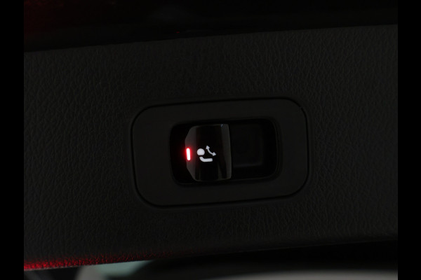 Mercedes-Benz GLC 300e 4MATIC Luxury Line Avantgarde Advanced Plus | Trekhaak | Rijassistentiepakket plus | Stuur en Stoelverwarming. Inclusief 24 maanden MB Certified garantie voor Europa. Mercedes-Benz GLC 300e 4MATIC Luxury Line Avantgarde Advanced Plus | Trekhaak | Rijassistentiepakket plus | Stuur en Stoelverwarming. Inclusief 24 maanden MB Certified garantie voor Europa.