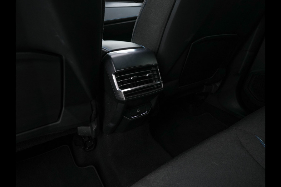 Lynk & Co 01 1.5 (INCL-BTW) Aut. *PANO | FULL-LED | ADAPTIVE-CRUISE | MICROFIBRE | BLIND-SPOT | MEMORY-PACK | DIGI-COCKPIT | HEATED-SPORTSEATS | TOPVIEW | KEYLESS | DAB+ | NAVI-FULLMAP |  ECC | AMBIENT-LIGHT Lynk & Co 01 1.5 (INCL-BTW) Aut. *PANO | FULL-LED | ADAPTIVE-CRUISE | MICROFIBRE | BLIND-SPOT | MEMORY-PACK | DIGI-COCKPIT | HEATED-SPORTSEATS | TOPVIEW | KEYLESS | DAB+ | NAVI-FULLMAP |  ECC | AMBIENT-LIGHT