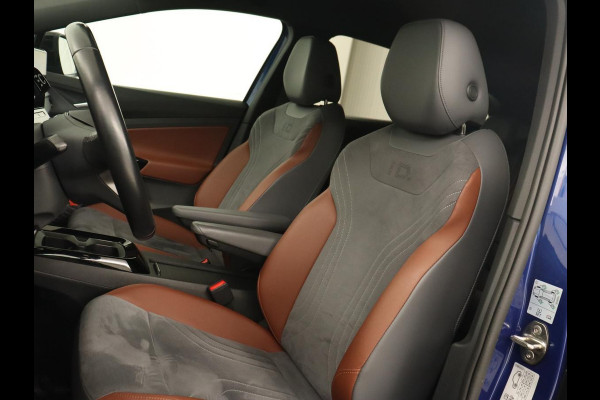 Volkswagen ID.4 First 77 kWh | Trekhaak | Sfeerverlichting | Camera | Navigatie | Stoelverwarming | Carplay | LMV 20 inch | LED | Cruise Control | Getint glas | Climate controle
