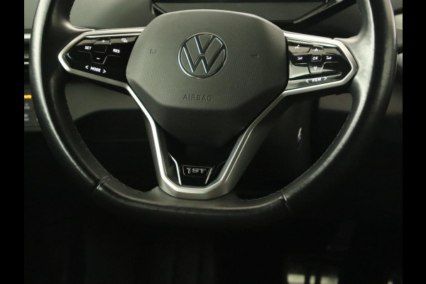 Volkswagen ID.4 First 77 kWh | Trekhaak | Sfeerverlichting | Camera | Navigatie | Stoelverwarming | Carplay | LMV 20 inch | LED | Cruise Control | Getint glas | Climate controle