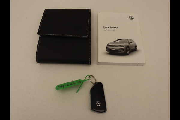 Volkswagen ID.4 First 77 kWh | Trekhaak | Sfeerverlichting | Camera | Navigatie | Stoelverwarming | Carplay | LMV 20 inch | LED | Cruise Control | Getint glas | Climate controle