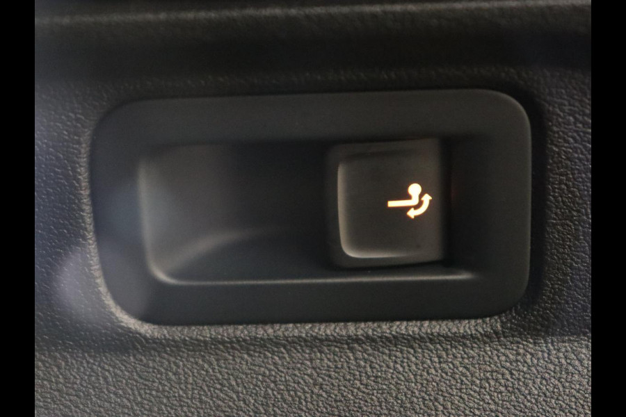 Volkswagen ID.4 First 77 kWh | Trekhaak | Sfeerverlichting | Camera | Navigatie | Stoelverwarming | Carplay | LMV 20 inch | LED | Cruise Control | Getint glas | Climate controle