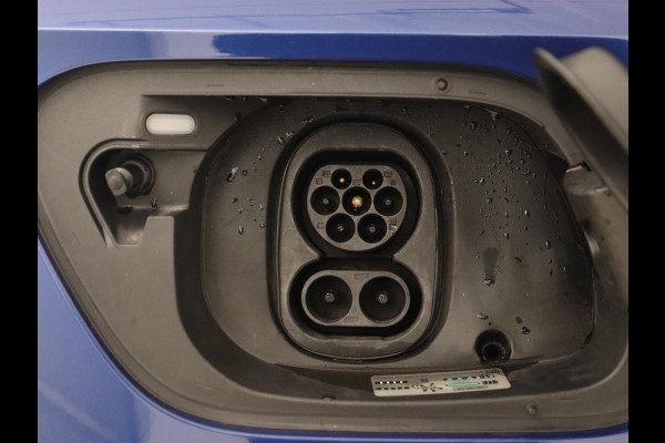 Volkswagen ID.4 First 77 kWh | Trekhaak | Sfeerverlichting | Camera | Navigatie | Stoelverwarming | Carplay | LMV 20 inch | LED | Cruise Control | Getint glas | Climate controle