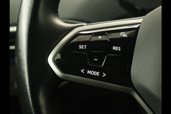 Volkswagen ID.4 First 77 kWh | Trekhaak | Sfeerverlichting | Camera | Navigatie | Stoelverwarming | Carplay | LMV 20 inch | LED | Cruise Control | Getint glas | Climate controle