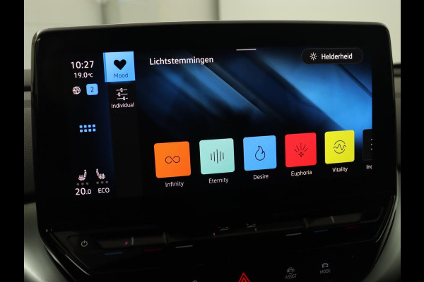 Volkswagen ID.4 First 77 kWh | Trekhaak | Sfeerverlichting | Camera | Navigatie | Stoelverwarming | Carplay | LMV 20 inch | LED | Cruise Control | Getint glas | Climate controle