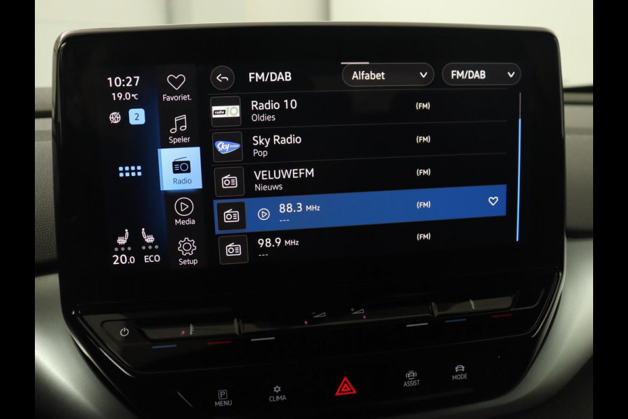 Volkswagen ID.4 First 77 kWh | Trekhaak | Sfeerverlichting | Camera | Navigatie | Stoelverwarming | Carplay | LMV 20 inch | LED | Cruise Control | Getint glas | Climate controle