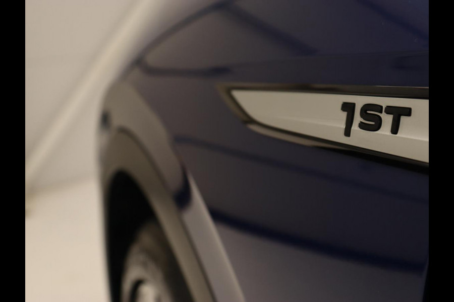 Volkswagen ID.4 First 77 kWh | Trekhaak | Sfeerverlichting | Camera | Navigatie | Stoelverwarming | Carplay | LMV 20 inch | LED | Cruise Control | Getint glas | Climate controle