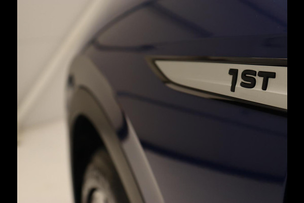 Volkswagen ID.4 First 77 kWh | Trekhaak | Sfeerverlichting | Camera | Navigatie | Stoelverwarming | Carplay | LMV 20 inch | LED | Cruise Control | Getint glas | Climate controle