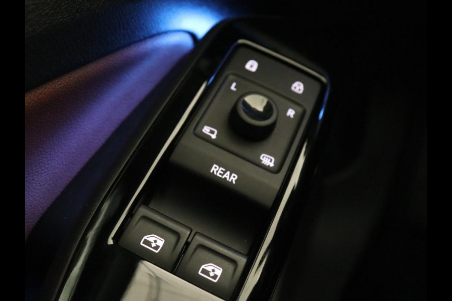 Volkswagen ID.4 First 77 kWh | Trekhaak | Sfeerverlichting | Camera | Navigatie | Stoelverwarming | Carplay | LMV 20 inch | LED | Cruise Control | Getint glas | Climate controle