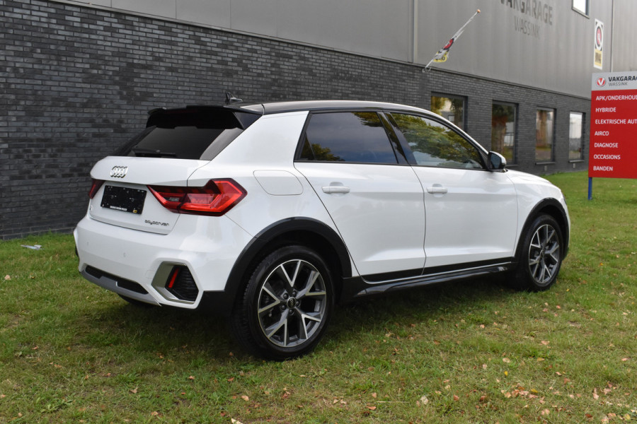Audi A1 citycarver 30 TFSI Advanced Edition Automaat 2-tone kleur Pdc Stoelverwarming Cruisecontrol