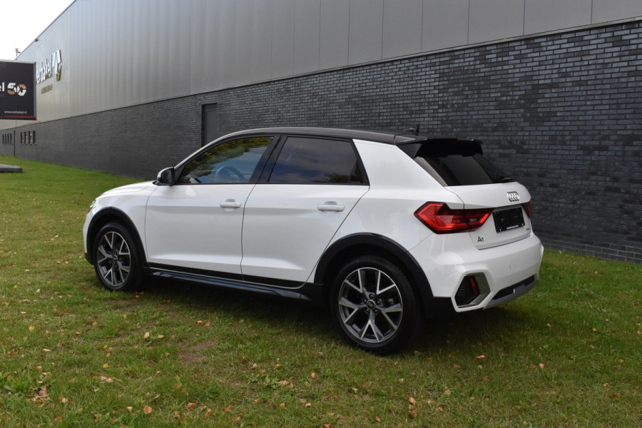 Audi A1 citycarver 30 TFSI Advanced Edition Automaat 2-tone kleur Pdc Stoelverwarming Cruisecontrol