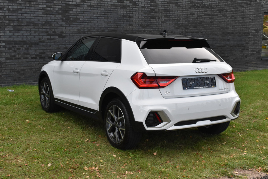 Audi A1 citycarver 30 TFSI Advanced Edition Automaat 2-tone kleur Pdc Stoelverwarming Cruisecontrol