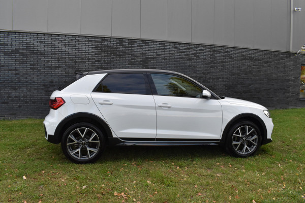 Audi A1 citycarver 30 TFSI Advanced Edition Automaat 2-tone kleur Pdc Stoelverwarming Cruisecontrol