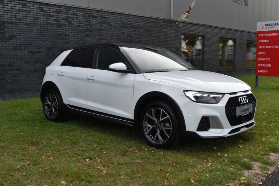 Audi A1 citycarver 30 TFSI Advanced Edition Automaat 2-tone kleur Pdc Stoelverwarming Cruisecontrol