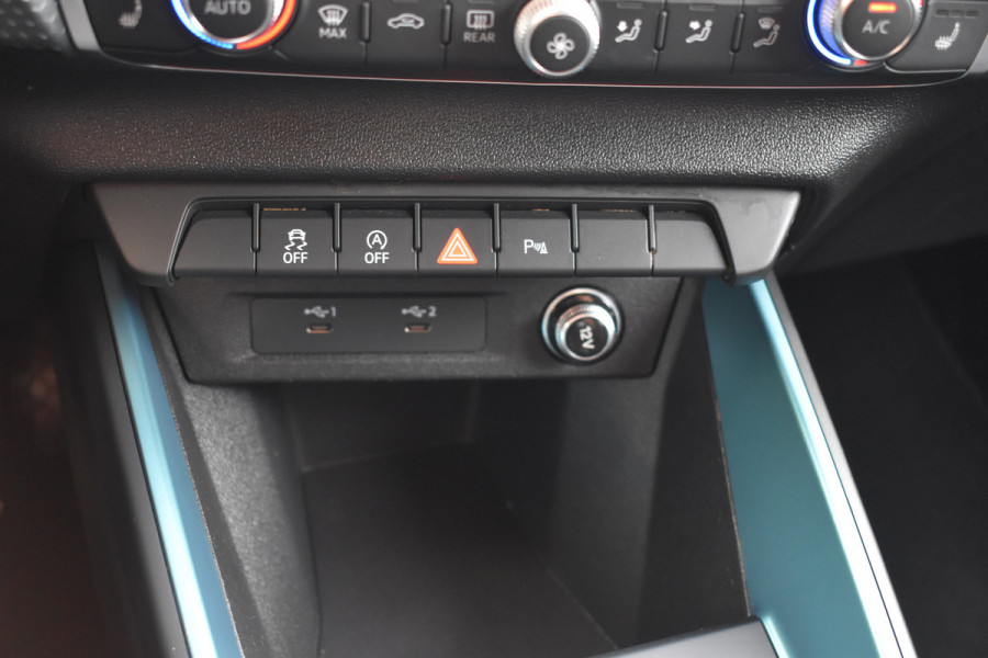 Audi A1 citycarver 30 TFSI Advanced Edition Automaat 2-tone kleur Pdc Stoelverwarming Cruisecontrol