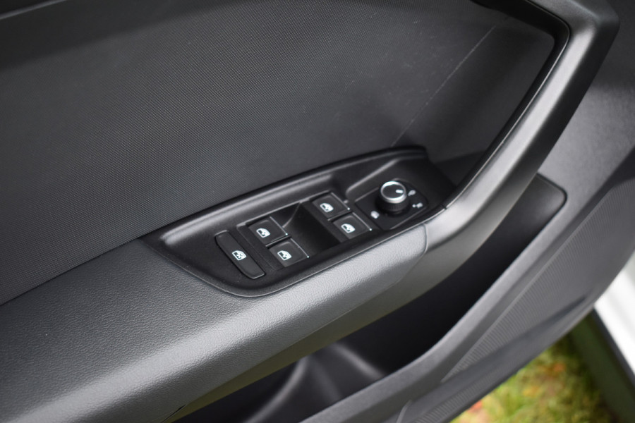 Audi A1 citycarver 30 TFSI Advanced Edition Automaat 2-tone kleur Pdc Stoelverwarming Cruisecontrol