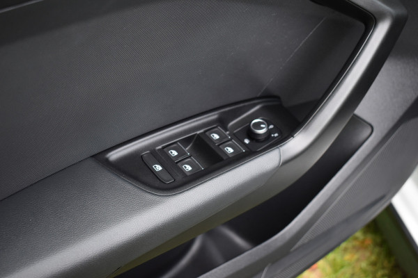 Audi A1 citycarver 30 TFSI Advanced Edition Automaat 2-tone kleur Pdc Stoelverwarming Cruisecontrol
