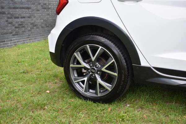 Audi A1 citycarver 30 TFSI Advanced Edition Automaat 2-tone kleur Pdc Stoelverwarming Cruisecontrol