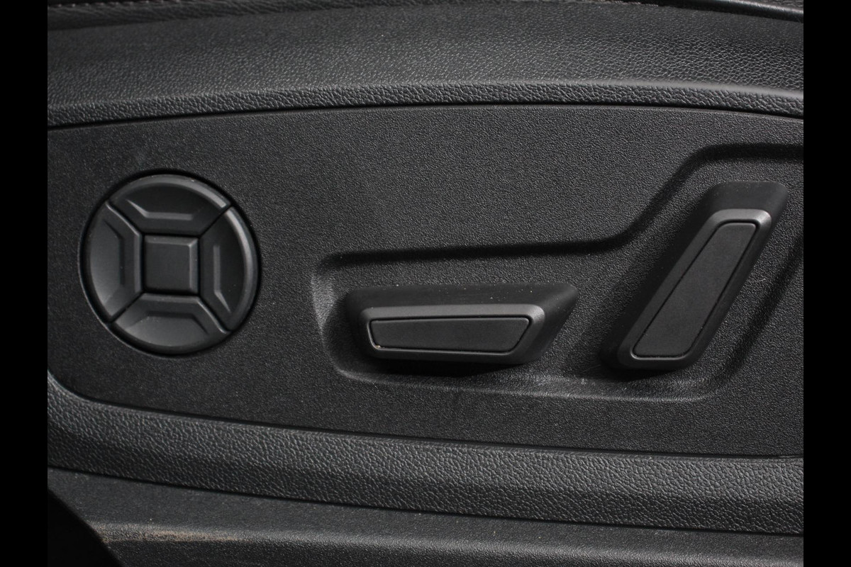 Audi e-tron 55 Advanced Quattro Navigatie Leder LED Matrix Tour Package Camera DAB+ Electrisch bedienbare achterklep