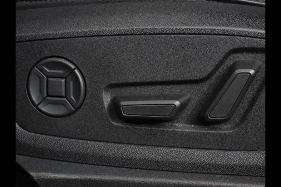 Audi e-tron 55 Advanced Quattro Navigatie Leder LED Matrix Tour Package Camera DAB+ Electrisch bedienbare achterklep