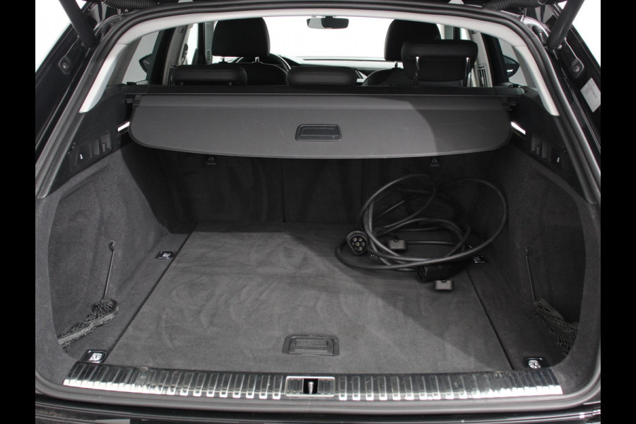 Audi e-tron 55 Advanced Quattro Navigatie Leder LED Matrix Tour Package Camera DAB+ Electrisch bedienbare achterklep
