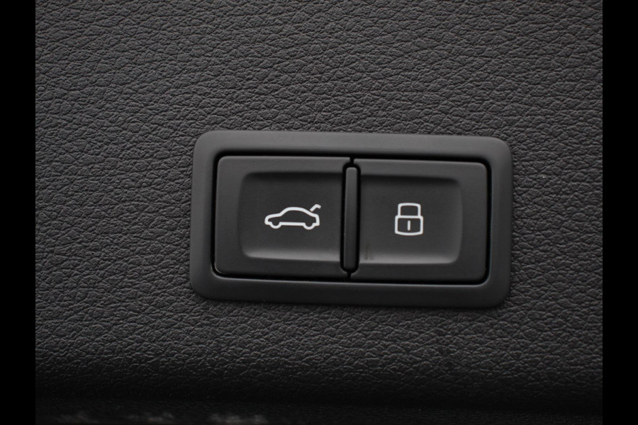 Audi e-tron 55 Advanced Quattro Navigatie Leder LED Matrix Tour Package Camera DAB+ Electrisch bedienbare achterklep