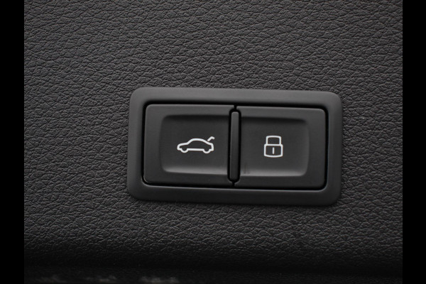 Audi e-tron 55 Advanced Quattro Navigatie Leder LED Matrix Tour Package Camera DAB+ Electrisch bedienbare achterklep