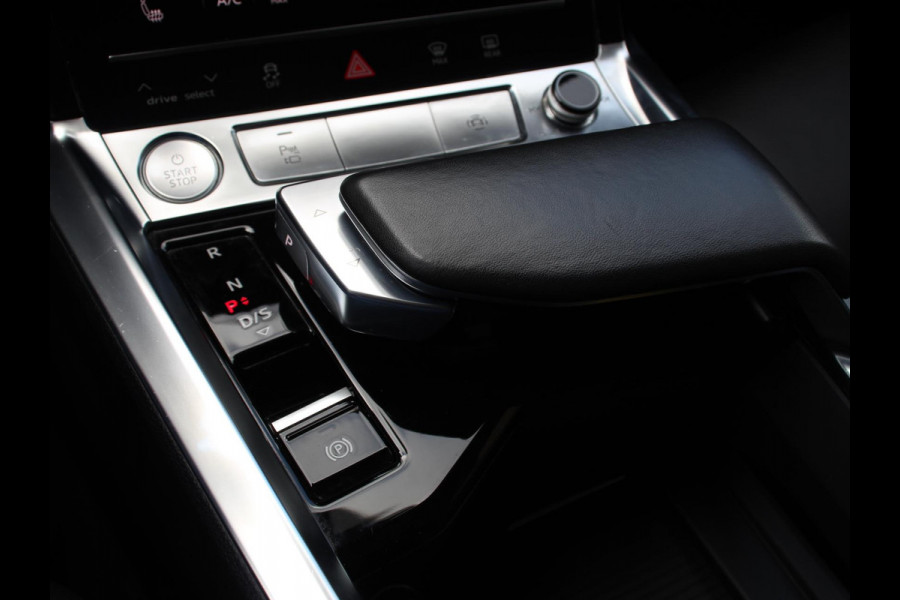 Audi e-tron 55 Advanced Quattro Navigatie Leder LED Matrix Tour Package Camera DAB+ Electrisch bedienbare achterklep