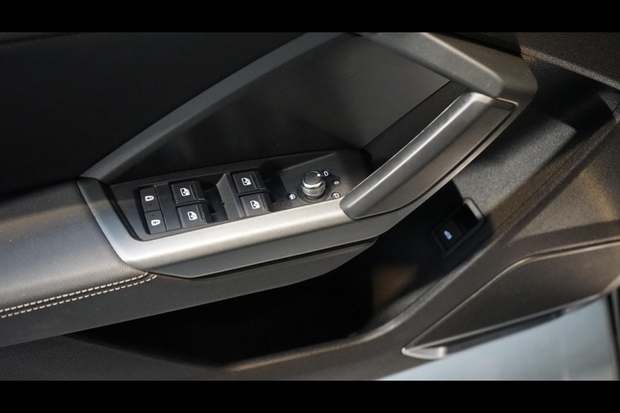 Audi Q3 40 TFSI Quattro 3x S-Line Black Optik AUTOMAAT-BANG OLUFSEN-NAVIGATIE-PANORAMA-TREKHAAK