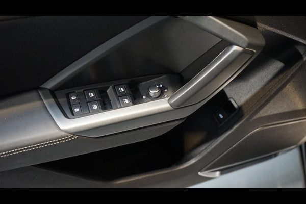 Audi Q3 40 TFSI Quattro 3x S-Line Black Optik AUTOMAAT-BANG OLUFSEN-NAVIGATIE-PANORAMA-TREKHAAK