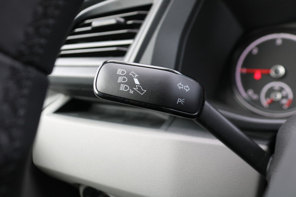 Volkswagen Transporter Caravelle 2.0 TDI 150pk L2 H1 Automaat Volkswagen Transporter Caravelle 2.0 TDI 150pk L2 H1 Automaat