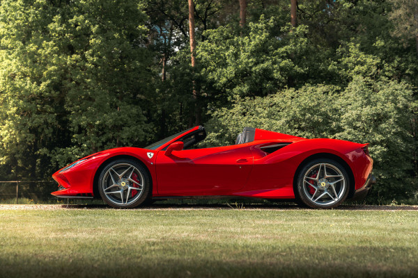 Ferrari F8 Spider 3.9 V8 HELE | Carbon | Lift | Passenger Display | Orig. NL |