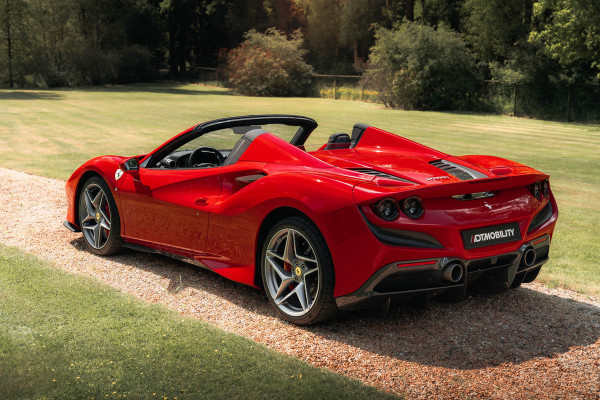Ferrari F8 Spider 3.9 V8 HELE | Carbon | Lift | Passenger Display | Orig. NL |