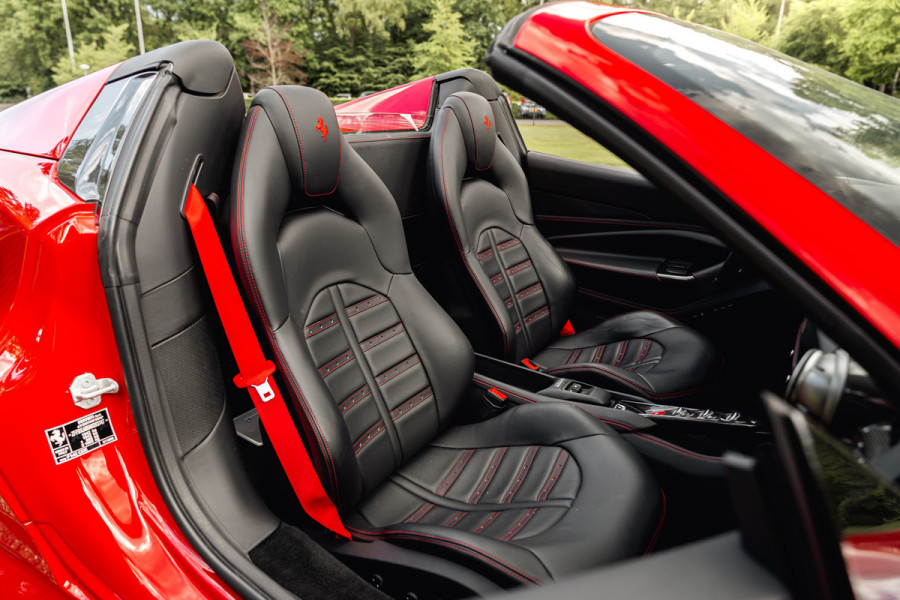 Ferrari F8 Spider 3.9 V8 HELE | Carbon | Lift | Passenger Display | Orig. NL |