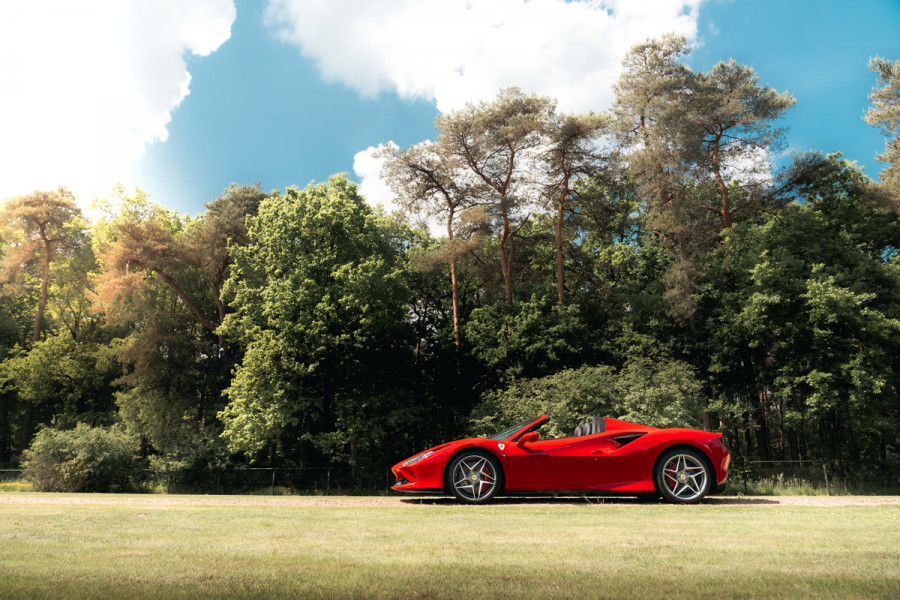 Ferrari F8 Spider 3.9 V8 HELE | Carbon | Lift | Passenger Display | Orig. NL |