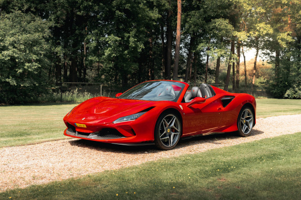Ferrari F8 Spider 3.9 V8 HELE | Carbon | Lift | Passenger Display | Orig. NL |