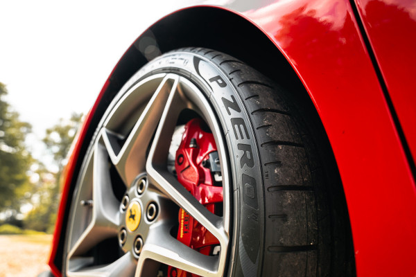 Ferrari F8 Spider 3.9 V8 HELE | Carbon | Lift | Passenger Display | Orig. NL |
