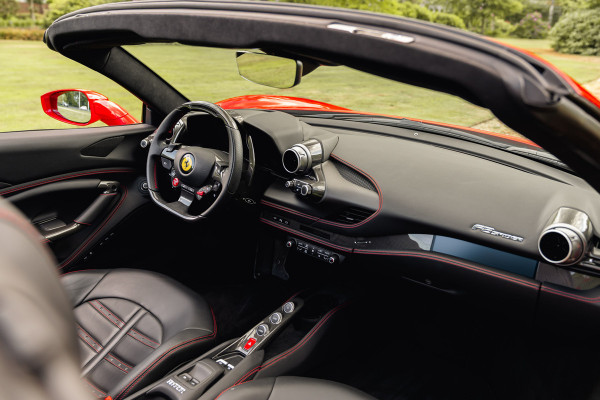 Ferrari F8 Spider 3.9 V8 HELE | Carbon | Lift | Passenger Display | Orig. NL |