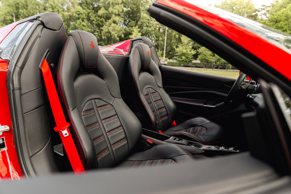 Ferrari F8 Spider 3.9 V8 HELE | Carbon | Lift | Passenger Display | Orig. NL |