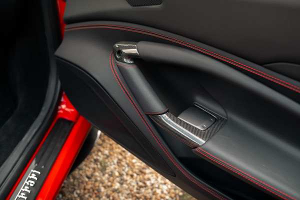 Ferrari F8 Spider 3.9 V8 HELE | Carbon | Lift | Passenger Display | Orig. NL |